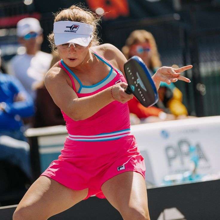 안나 리 워터스 전력투구